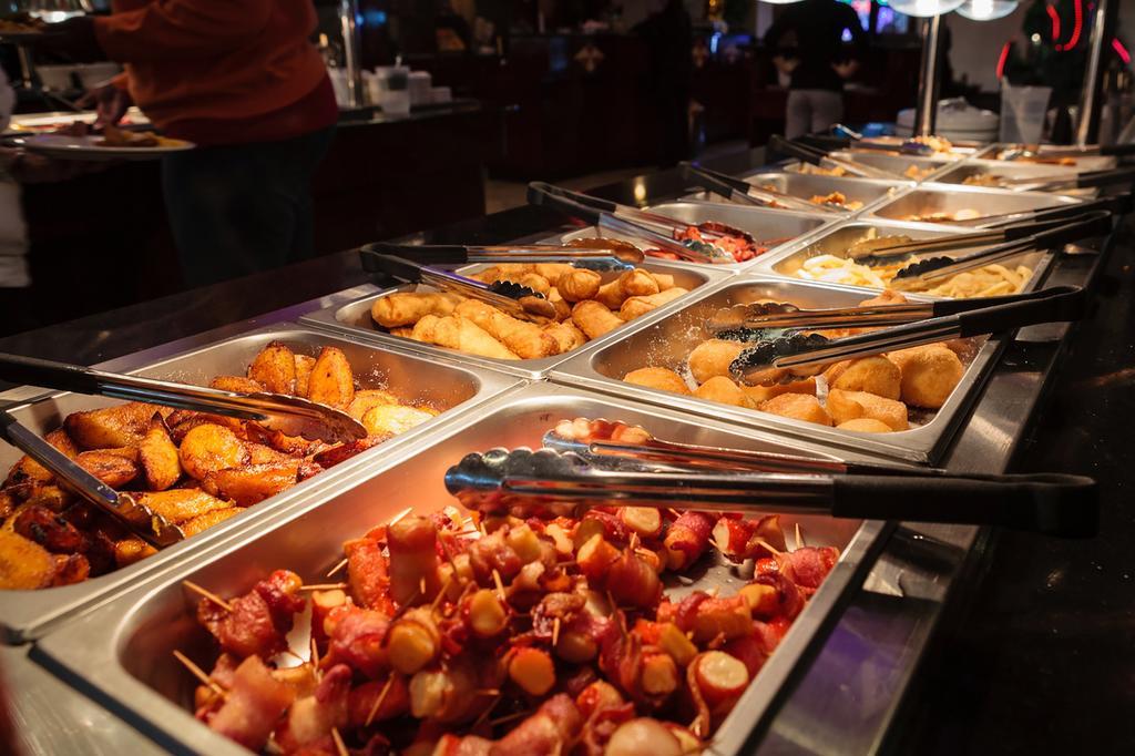 Fortina Spa Resort 슬리에마 외부 사진 A chafing dish buffet