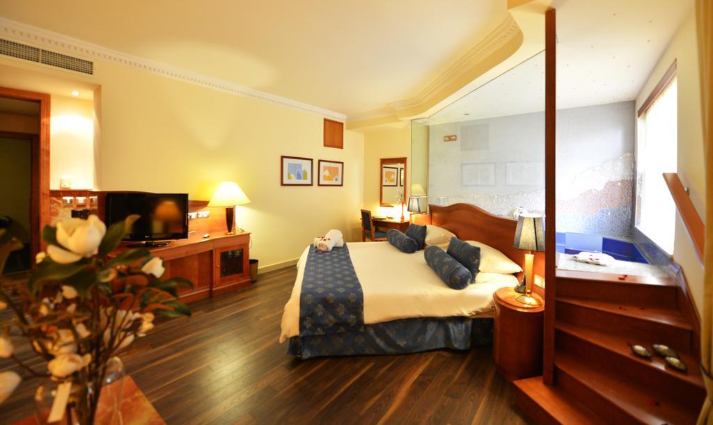 Fortina Spa Resort 슬리에마 외부 사진 A room at the hotel
