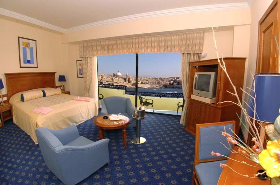 Fortina Spa Resort 슬리에마 객실 사진 A room at the Phoenicia
