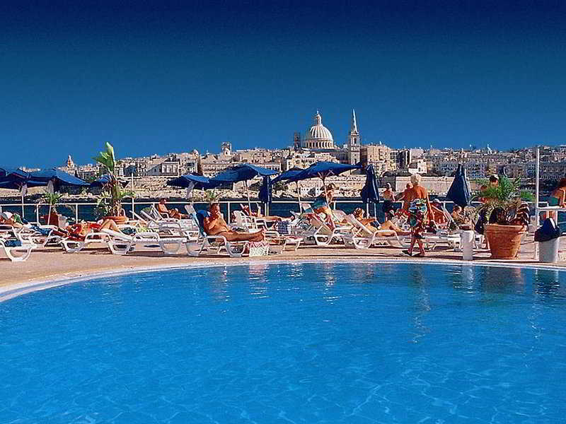 Fortina Spa Resort 슬리에마 외부 사진 View of the pool at the Westin St. George