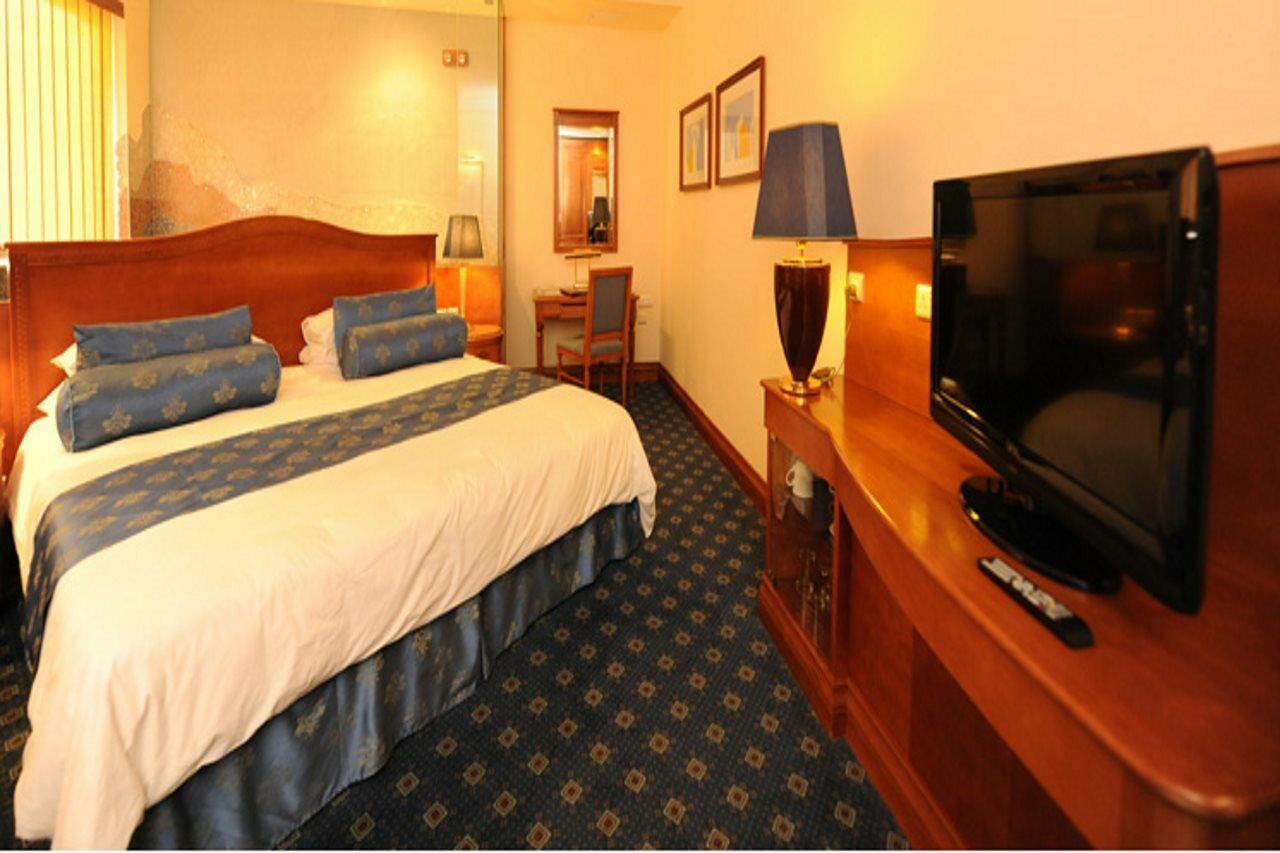 Fortina Spa Resort 슬리에마 외부 사진 A room at the hotel