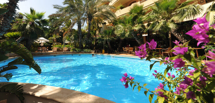 Fortina Spa Resort 슬리에마 외부 사진 The pool at the hotel